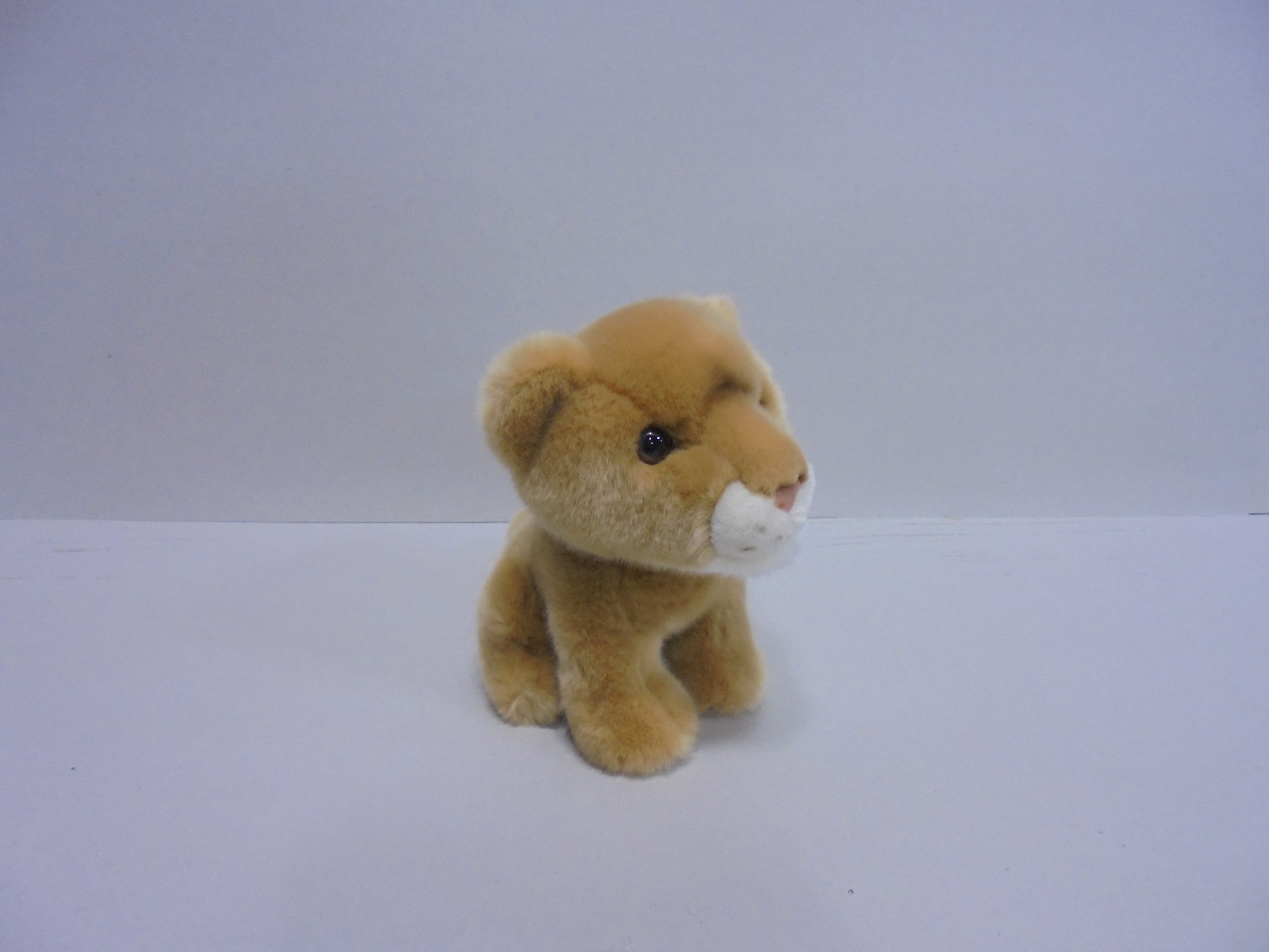18cm Lioness - Click Image to Close